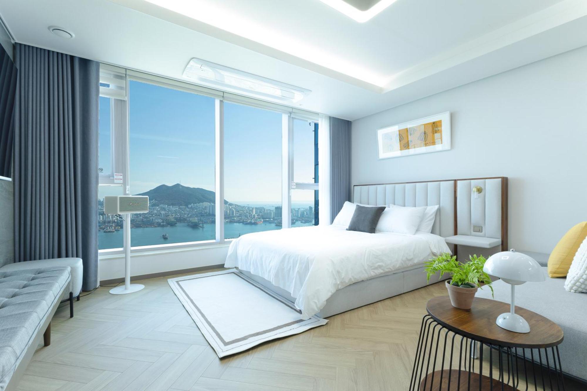 Brown Station Apartment Busan