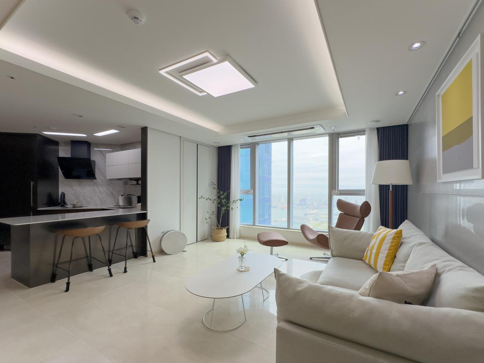 Brown Station Apartment Busan
