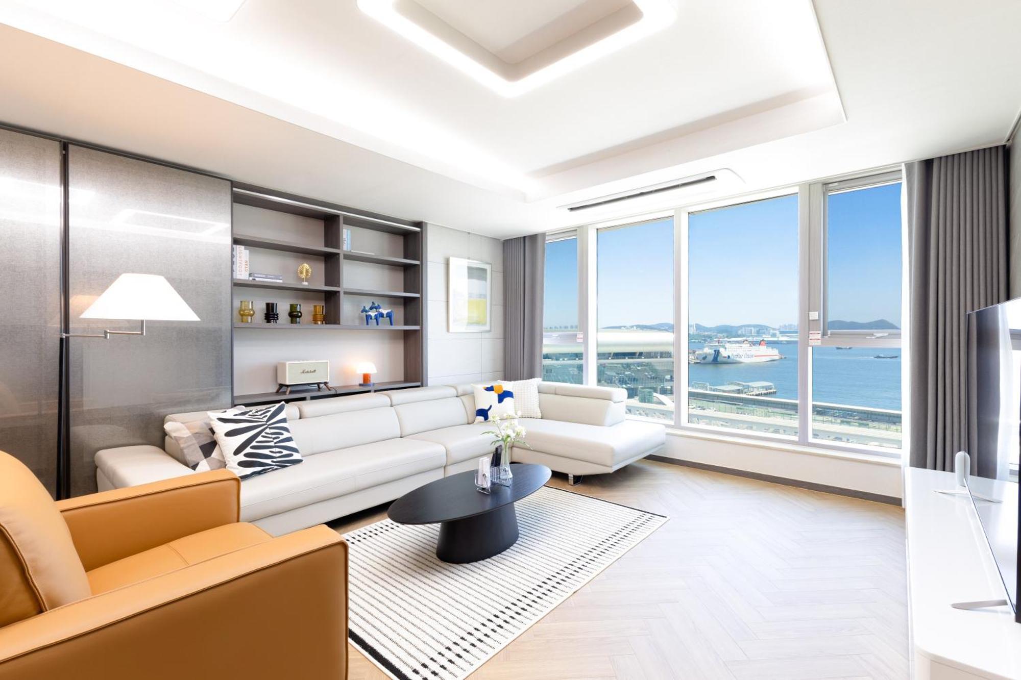 Apartment Brown Station
