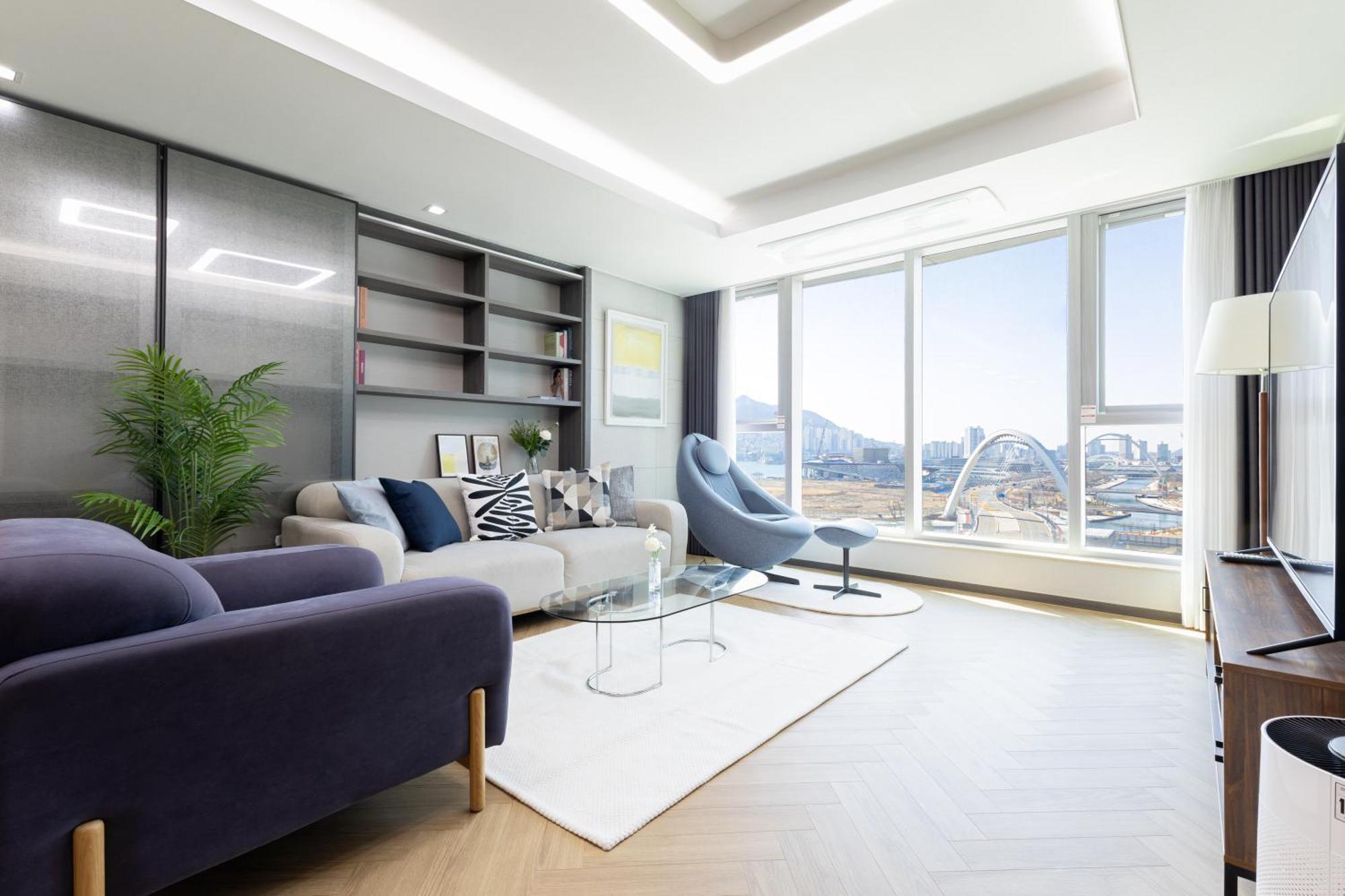 Brown Station Apartemen *
