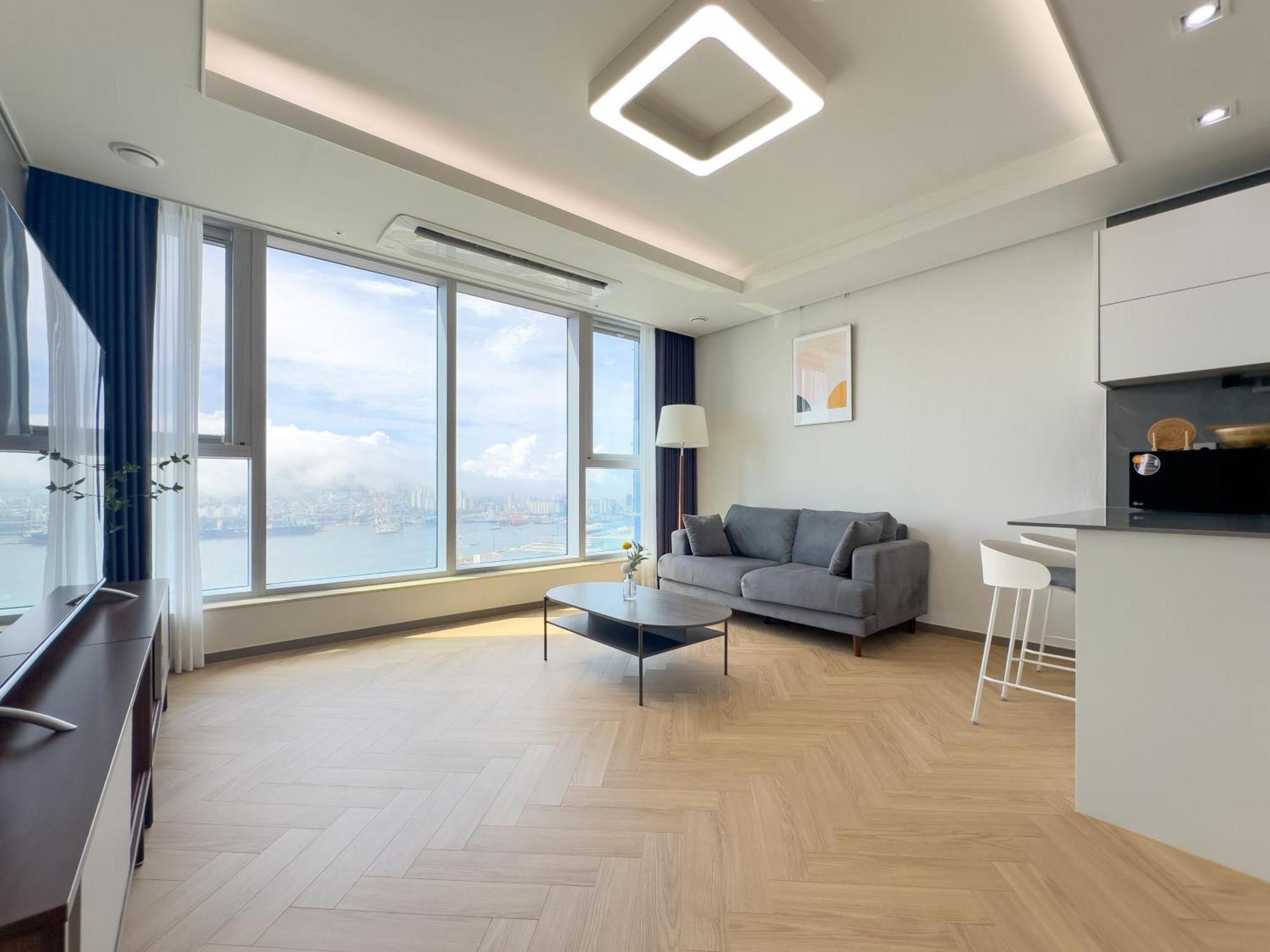 Brown Station Apartemen *
